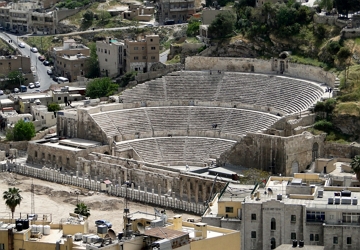 Teatro romano Foto de um teatro ao ar livre.