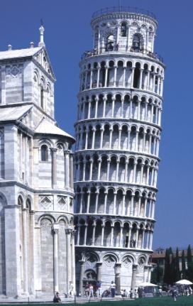Foto externa da Torre de Pisa na Itália