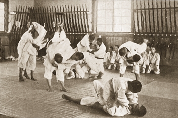 Treinamento de jiu-jitsu no Japão em 1920 Treinamento de jiu-jitsu no Japão em 1920