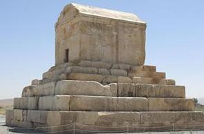 Foto da tumba do imperador Ciro em Passárgada