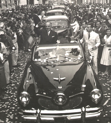 Desfile de Getúlio Vargas Getúlio Vargas desfilando, entre o povo de Vitória (ES), em 1951