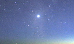 Vênus brilhando no céu visto do planeta Terra